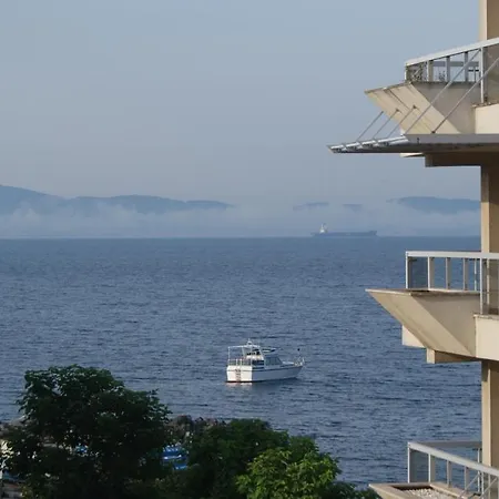 Cozy With Sea View And Free Parking ポモリエ