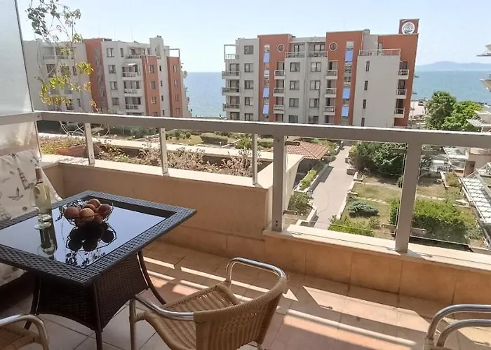 Cozy With Sea View And Free Parking Lejlighed Pomorie