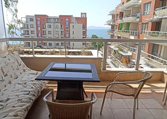 Cozy With Sea View And Free Parking Lejlighed