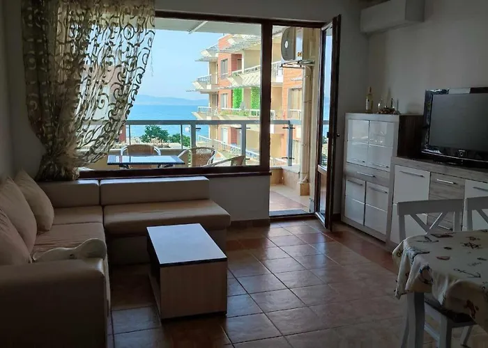 Cozy With Sea View And Free Parking Pomorie